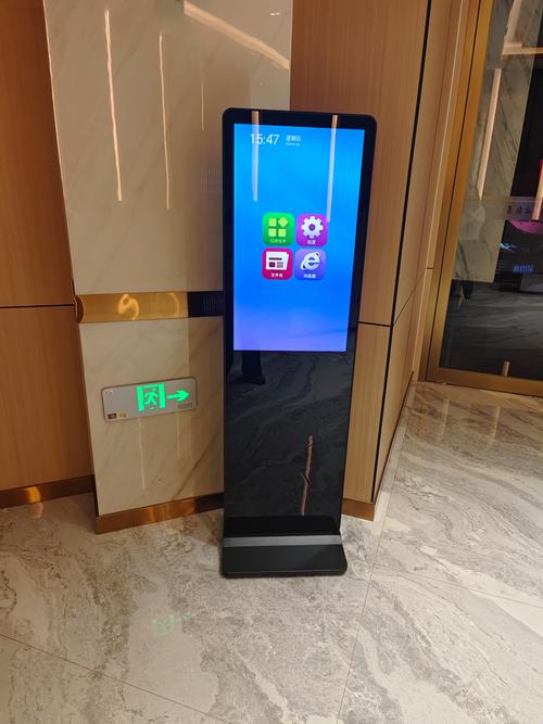立式广告机 高清网络宣传触摸一体机在酒店商场的应用与价值